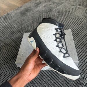 Jordan Men's White and Black retro 9